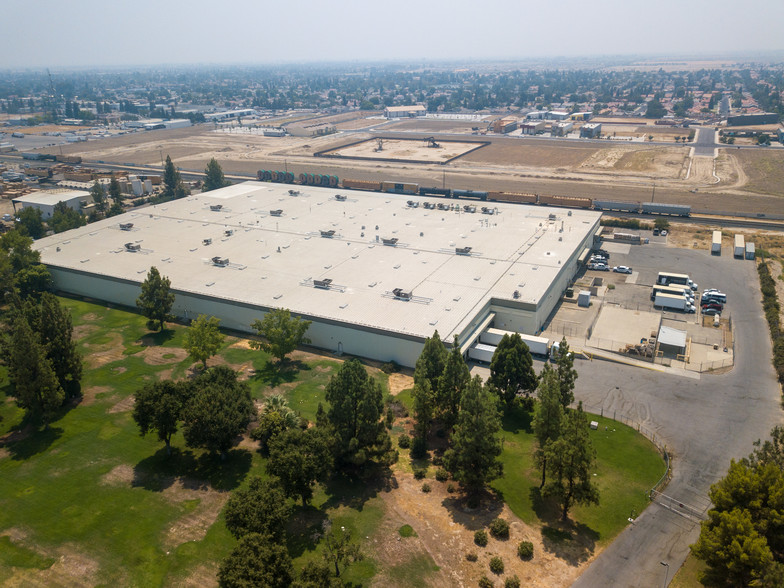 5801 District Blvd, Bakersfield, CA for sale - Aerial - Image 1 of 1