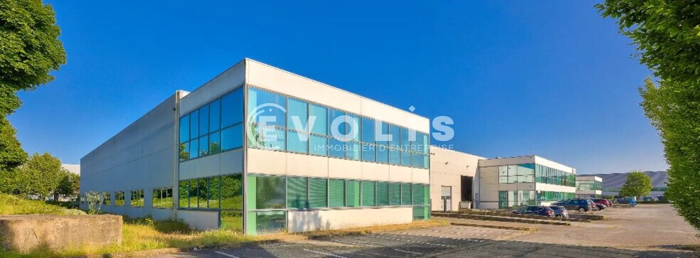 8 Rue Jacqueline Auriol, Chilly-Mazarin for lease - Building Photo - Image 2 of 4