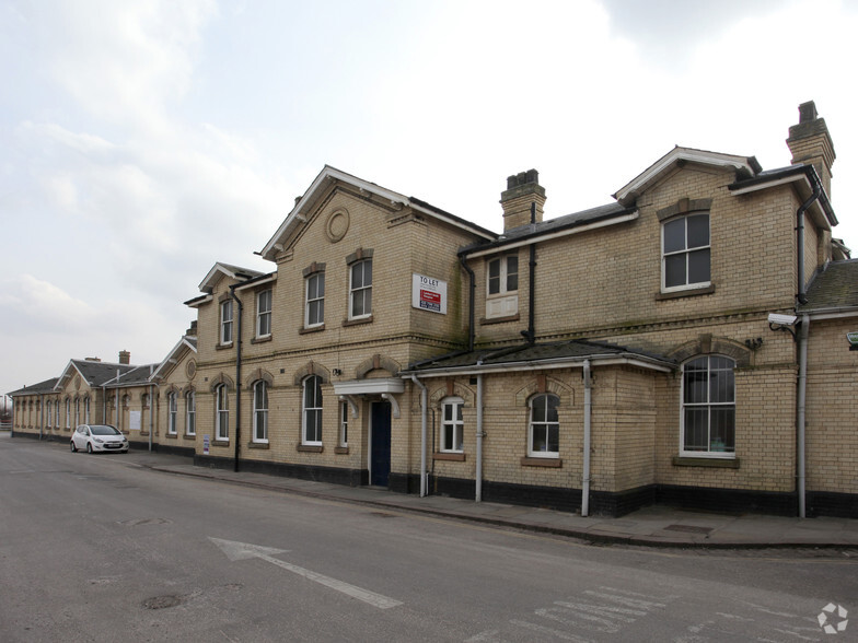 Station Rd, Retford for lease - Primary Photo - Image 1 of 7