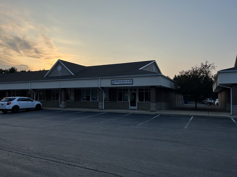 431-445 Upton Dr, Saint Joseph, MI for sale - Building Photo - Image 3 of 10