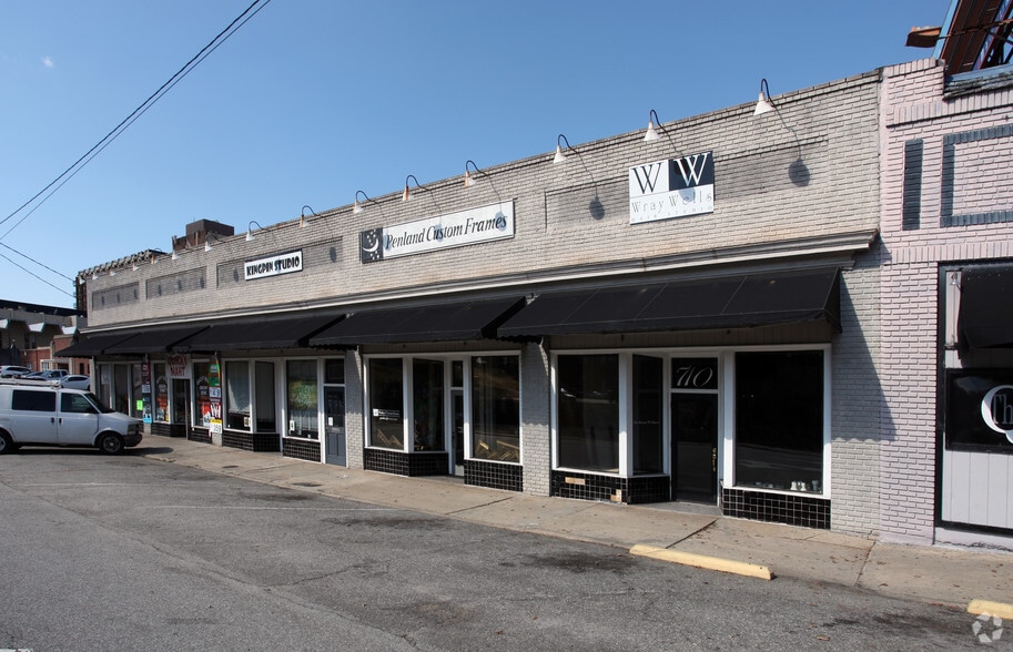 708-720 W Market St, Greensboro, NC for lease - Building Photo - Image 3 of 4