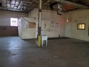 380 Bennett Dr, Elk Grove Village, IL for lease Interior Photo- Image 1 of 13