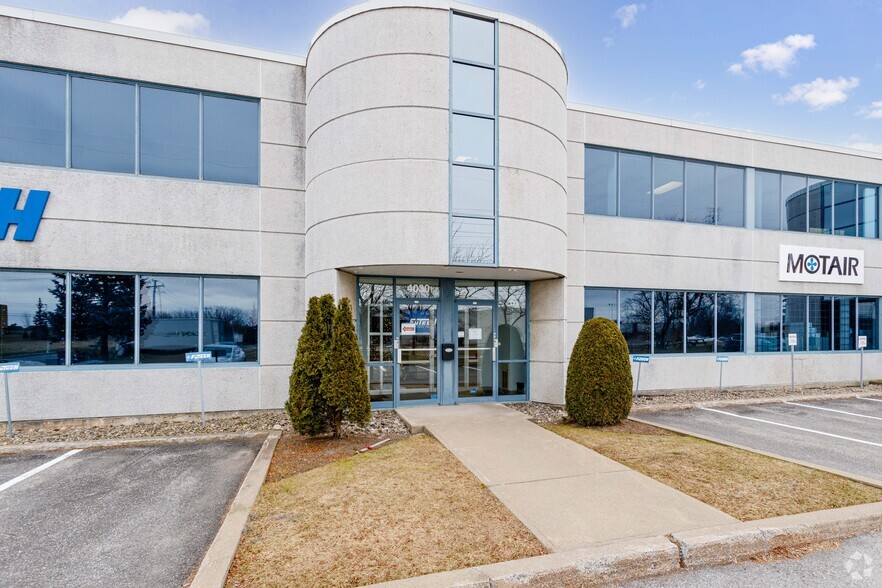 4050 Boul Poirier, Montréal, QC for lease - Building Photo - Image 3 of 7