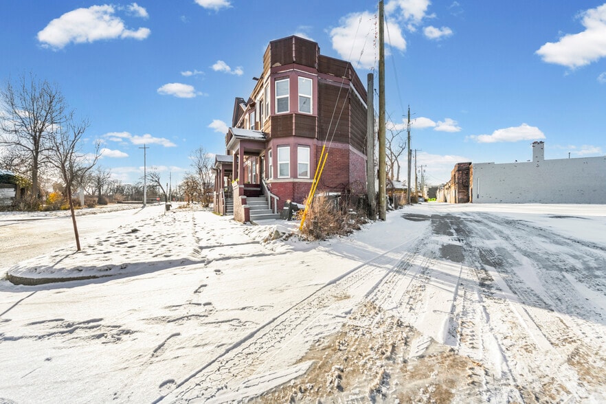 3 4Plexes portfolio of 1 properties for sale on LoopNet.com - Building Photo - Image 2 of 43