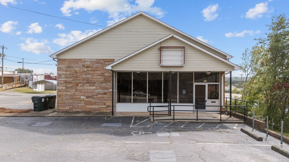 201 4th St, Walnut Cove, NC for sale - Building Photo - Image 2 of 43