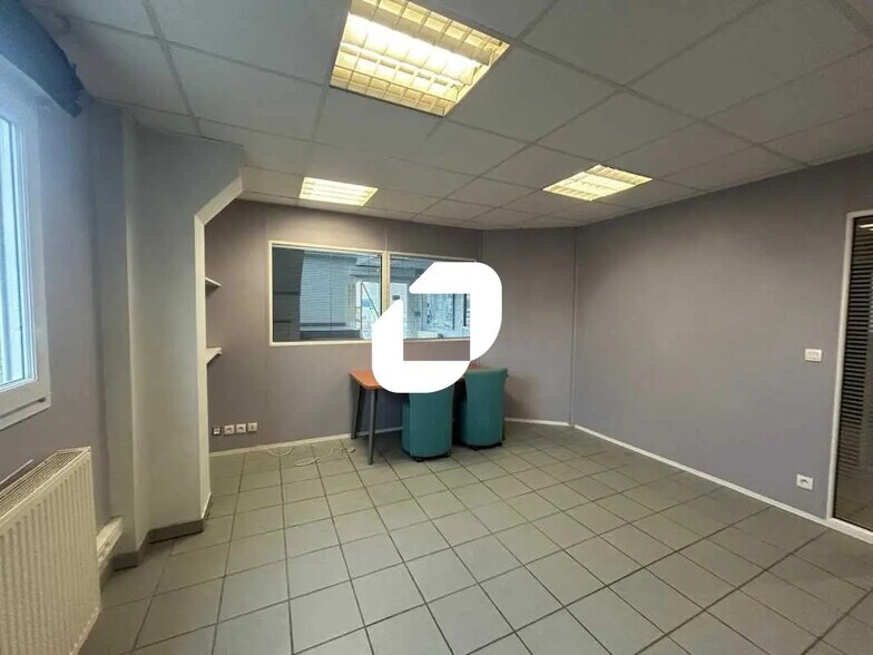 Office in Ennery for lease - Interior Photo - Image 3 of 8