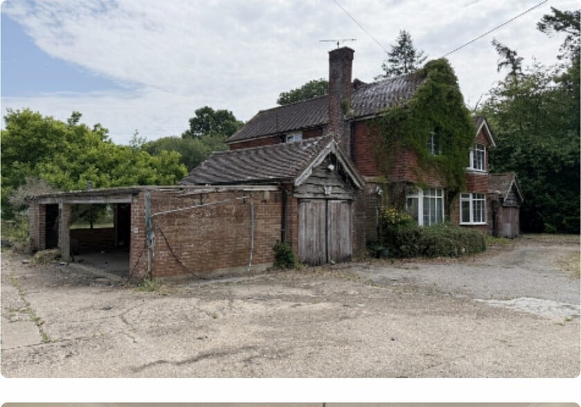 Lowfield Heath Rd, Horley for sale - Building Photo - Image 3 of 15