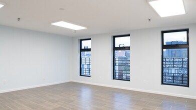 325 Grand St, New York, NY for lease Interior Photo- Image 2 of 4