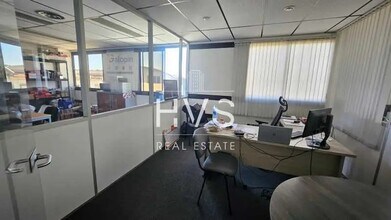 Office in Aix-en-Provence for lease Interior Photo- Image 2 of 4