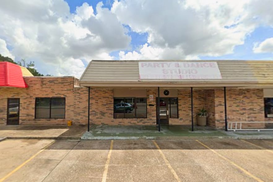 2517-2519 Strawberry Rd, Pasadena, TX for lease - Building Photo - Image 2 of 4