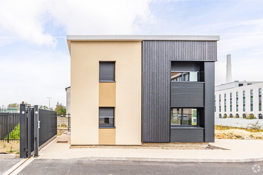 Flex in Nanterre for lease - Building Photo - Image 2 of 2