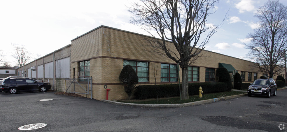 2410 Iorio St, Union, NJ for lease - Building Photo - Image 2 of 3