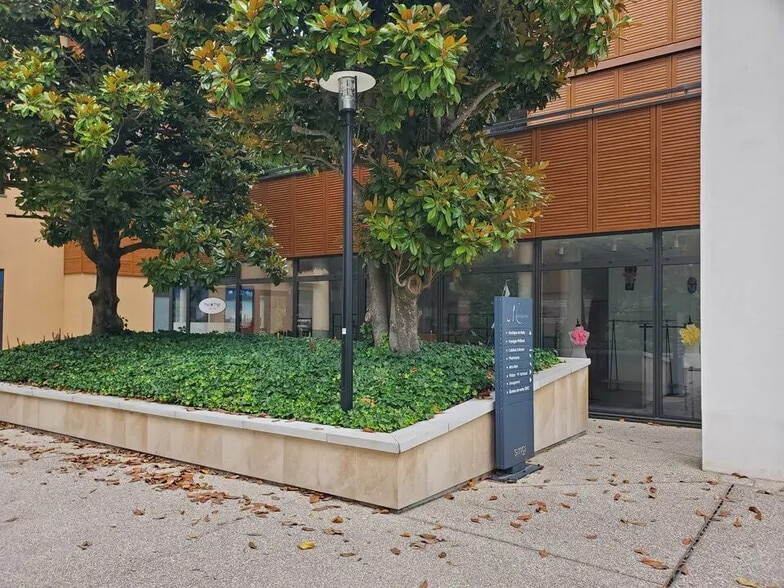 Office in Genas for lease - Building Photo - Image 3 of 6