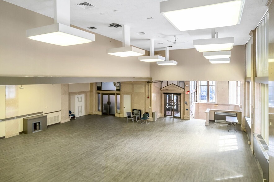 223 High St, Holyoke, MA for lease - Building Photo - Image 2 of 6