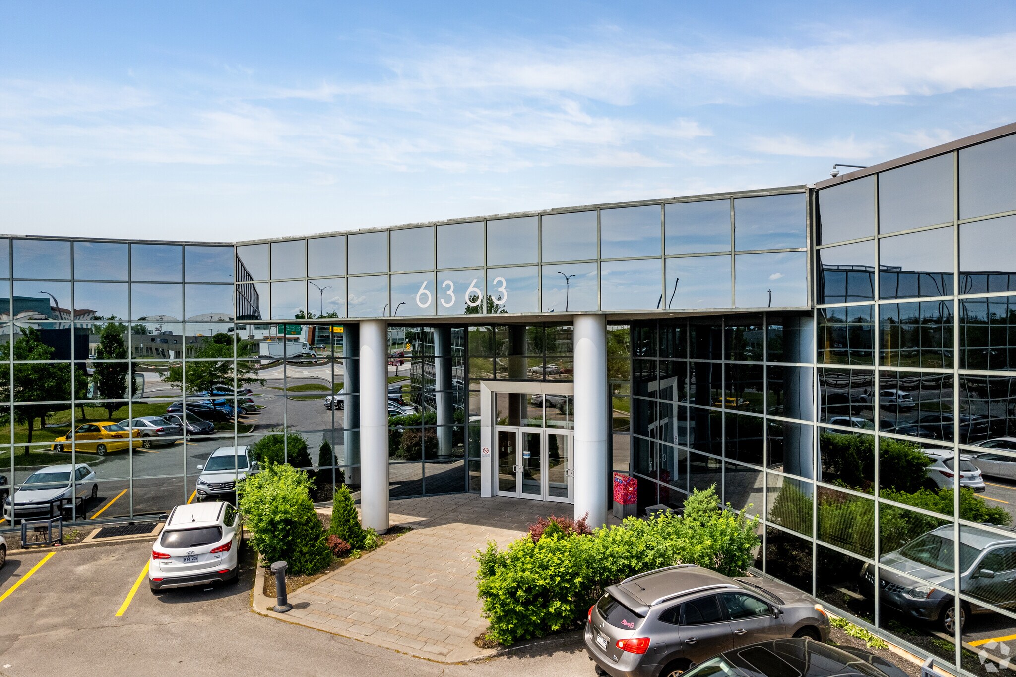 6363 Rte Transcanadienne, Montréal, QC for lease Primary Photo- Image 1 of 18