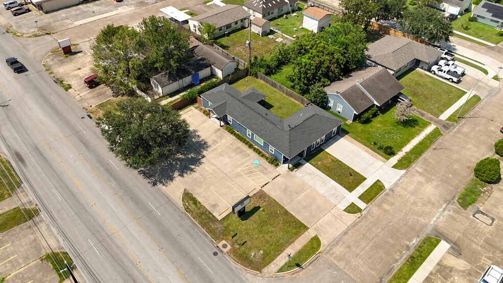 2208 Strawberry Rd, Pasadena, TX for sale - Building Photo - Image 3 of 66