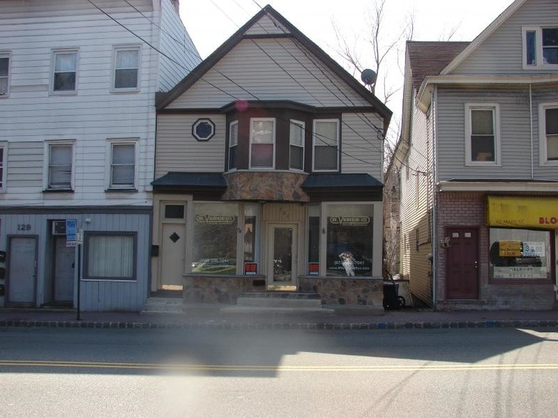 131 Main St, Bloomingdale, NJ 07403