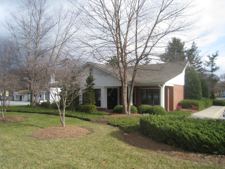 1700 Asheville Hwy, Hendersonville, NC for sale - Building Photo - Image 1 of 1