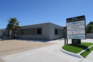 SKYLINE OFFICE/WAREHOUSE WITH LOADING DOCK!!! - Loft