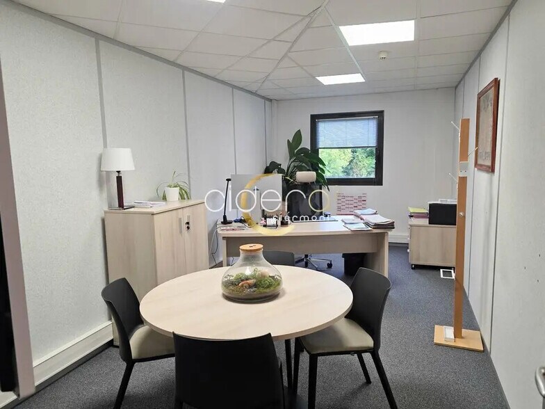 Office in Aubière for lease - Interior Photo - Image 3 of 10
