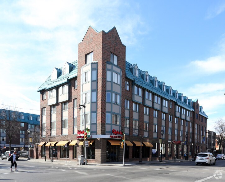 811 N 16th St, Milwaukee, WI for lease - Building Photo - Image 1 of 8