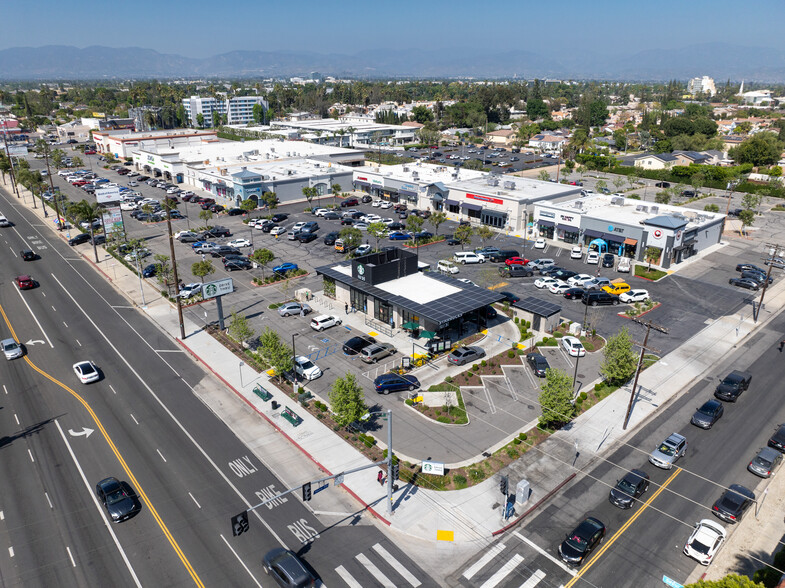 7060-7076 Sepulveda Blvd, Van Nuys, CA for lease - Building Photo - Image 1 of 117