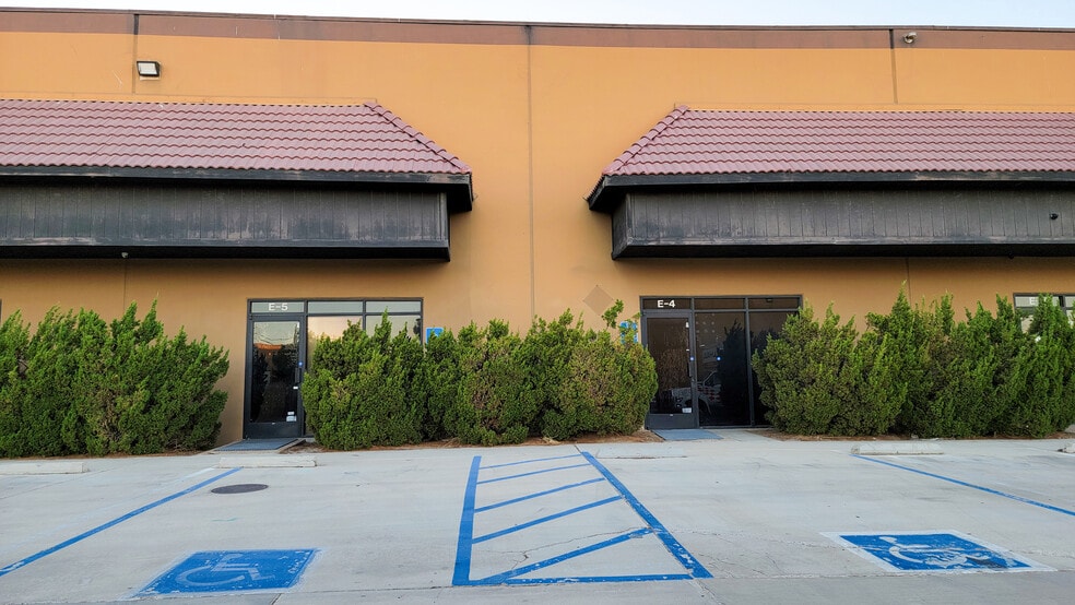 17229 Lemon St, Hesperia, CA for lease - Building Photo - Image 3 of 15