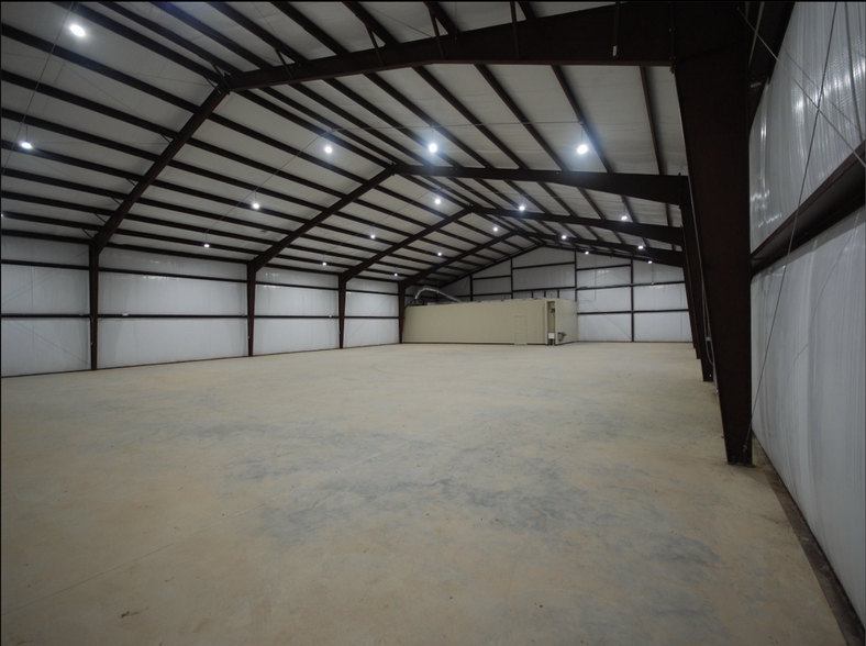 121 Industrial Ct, Conroe, TX for lease - Building Photo - Image 3 of 9