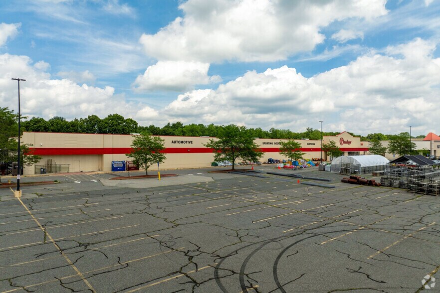 44 Providence Pike, Putnam, CT for sale - Primary Photo - Image 1 of 1