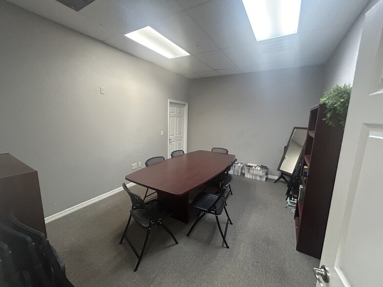 720 Commerce Dr, Venice, FL for lease - Building Photo - Image 3 of 27