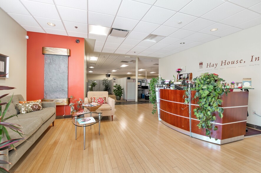 2776 Loker Ave W, Carlsbad, CA for sale - Interior Photo - Image 3 of 6