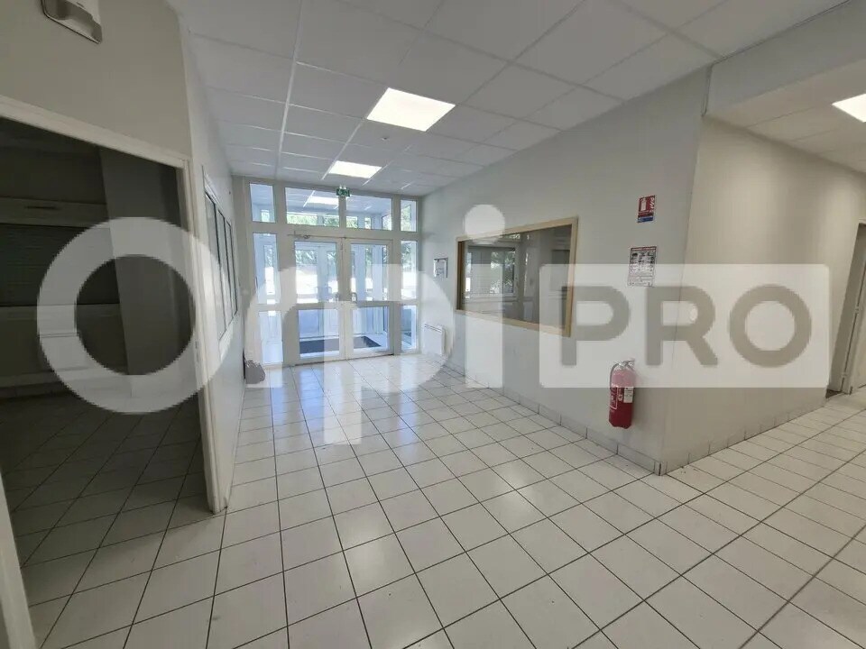Flex in Reims for lease Building Photo- Image 1 of 7
