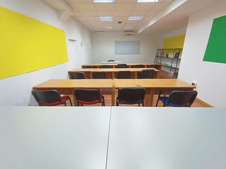 Retail in Salamanca for lease - Building Photo - Image 3 of 23