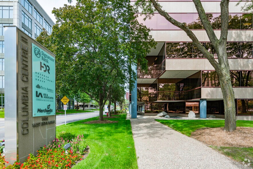 9450 W Bryn Mawr Ave, Rosemont, IL for lease - Building Photo - Image 3 of 7