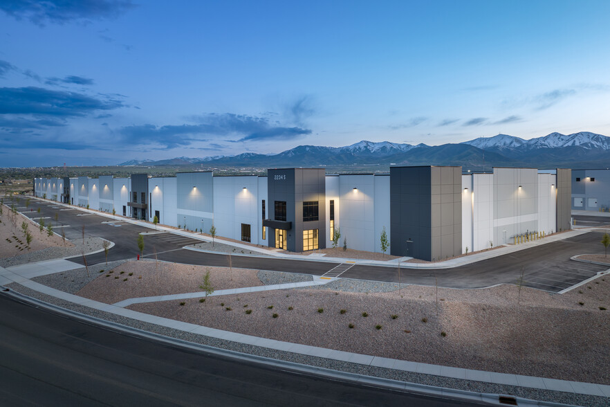 6075 W SR-201 S, West Valley City, UT for lease - Building Photo - Image 1 of 27