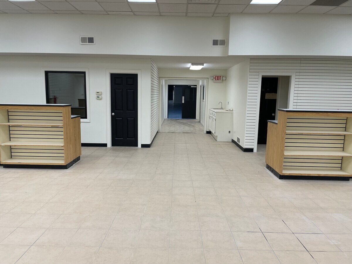 26062620 E Rock Haven Rd, Harrisonville, MO 64701