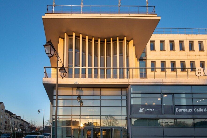 44 Rue Jean Mermoz, Maisons-Laffitte for lease - Building Photo - Image 3 of 10