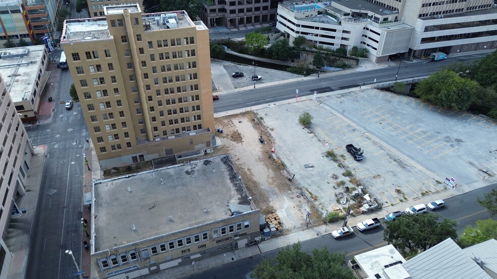 The Flats and Voss Buildings portfolio of 2 properties for sale on LoopNet.com - Building Photo - Image 2 of 13