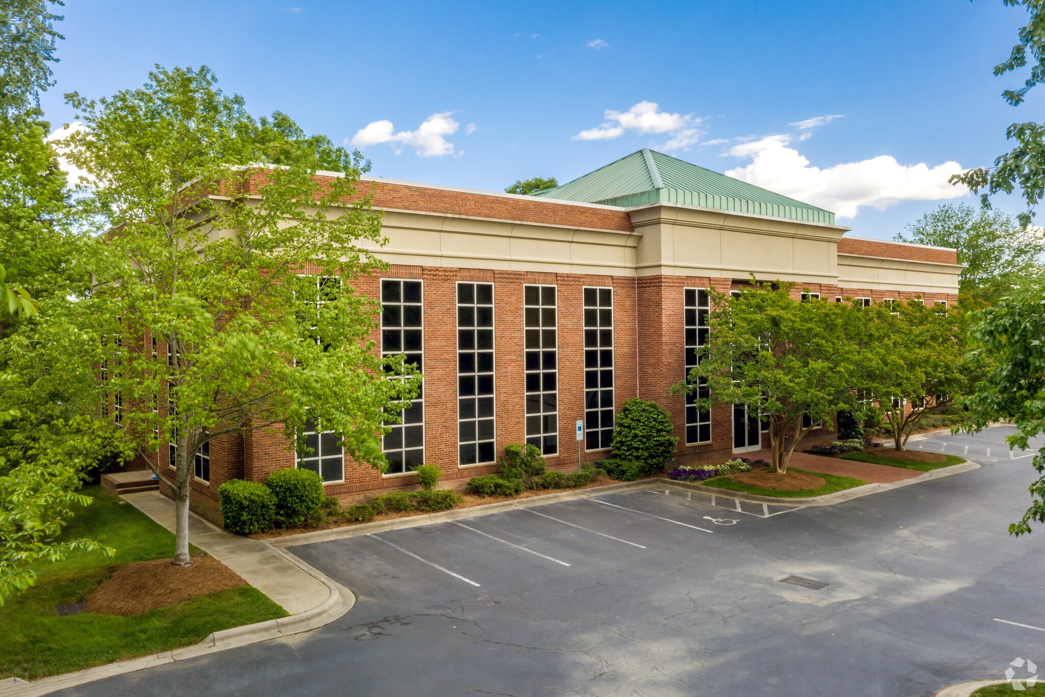 2700 Coltsgate Rd, Charlotte, NC for lease Building Photo- Image 1 of 8