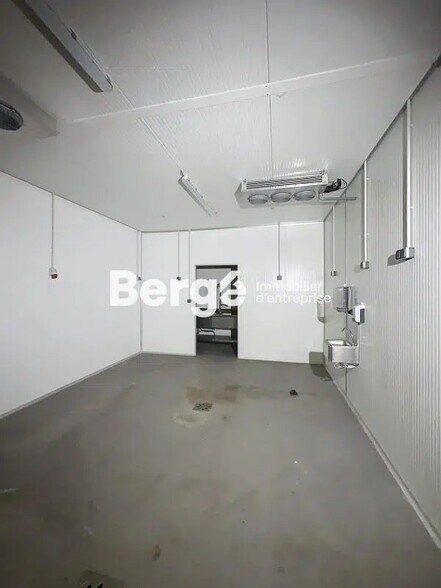 Industrial in Montauroux for lease - Interior Photo - Image 1 of 11