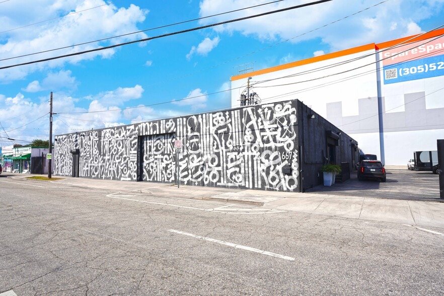 667 NW 29th St, Miami, FL for lease - Building Photo - Image 1 of 28