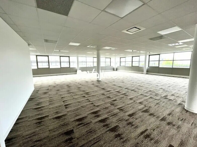 9 Rue Du Professeur Pierre Vellas, Toulouse for lease - Interior Photo - Image 3 of 14