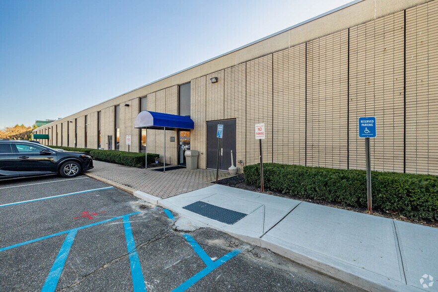 270 S Service Rd, Melville, NY for lease - Building Photo - Image 2 of 5