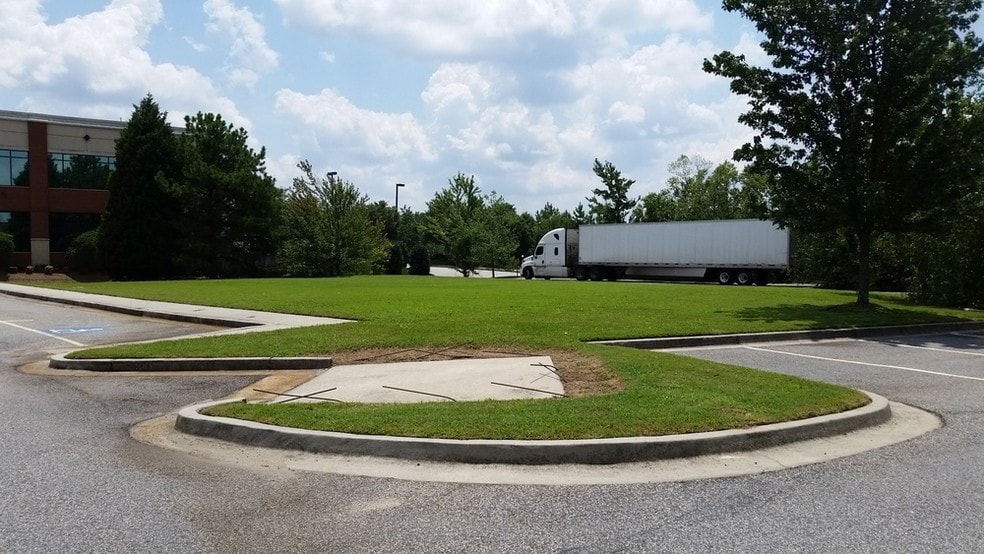 1500 Executive Dr S, Duluth, GA for sale - Building Photo - Image 2 of 6