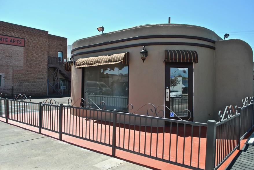 2090 E Thompson Blvd, Ventura, CA for sale - Building Photo - Image 1 of 1