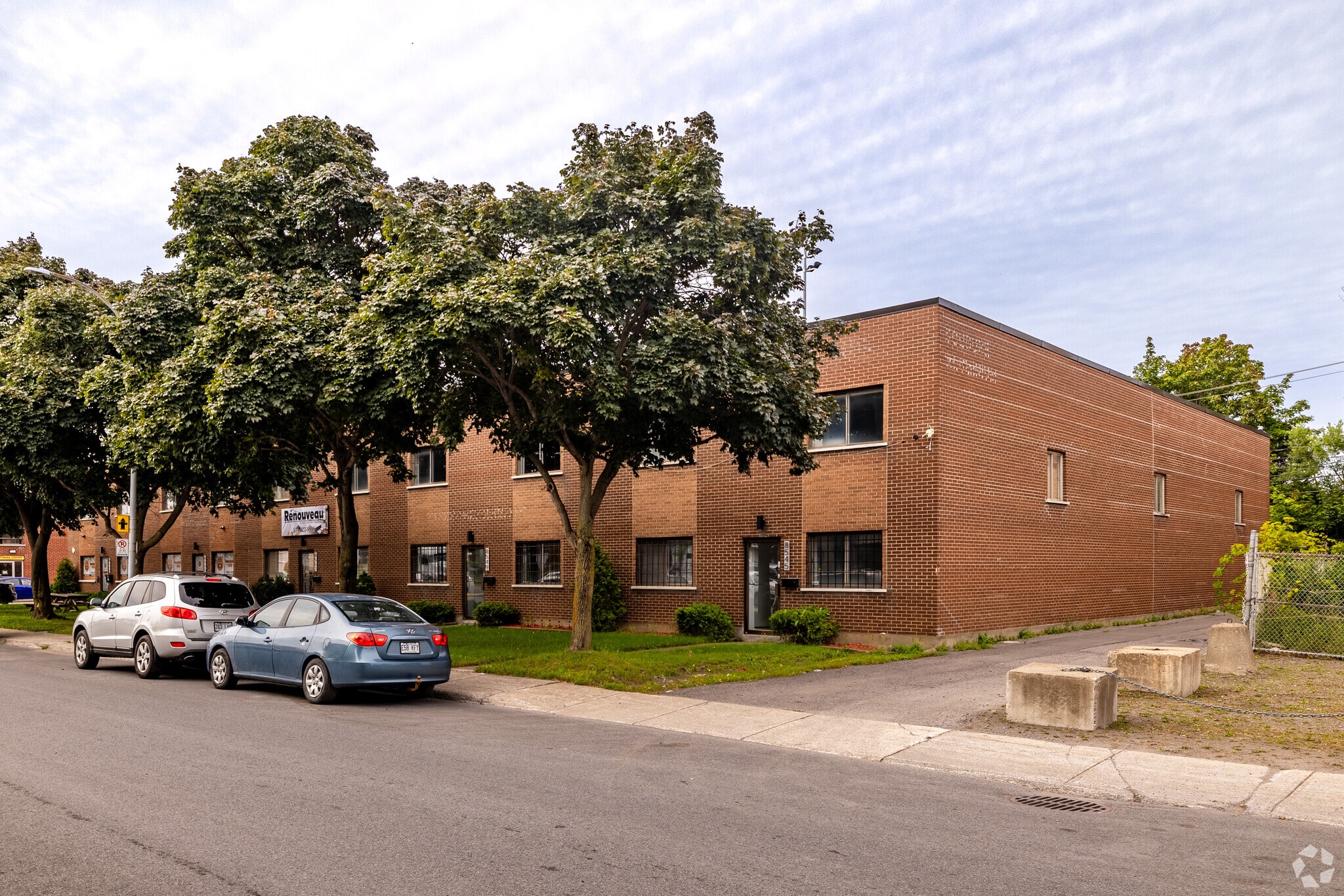 8545-8559 Rue Champ-d'Eau, Montréal, QC for sale Primary Photo- Image 1 of 1