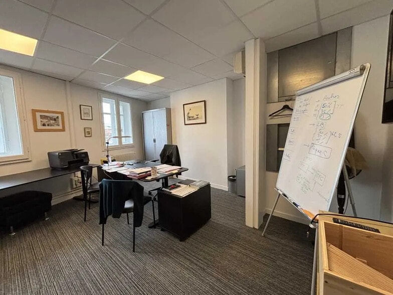 Office in Bordeaux for sale - Interior Photo - Image 3 of 4
