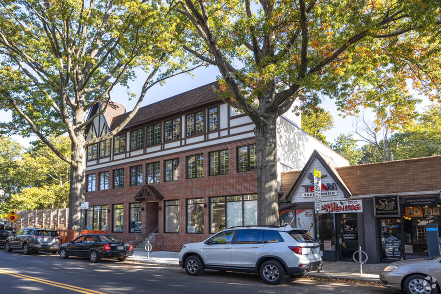 40-29 235th St, Douglaston, NY for lease - Building Photo - Image 1 of 5