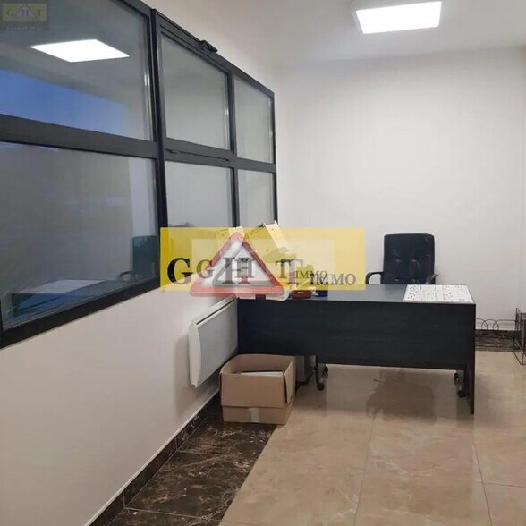 Industrial in Bondoufle for sale - Interior Photo - Image 3 of 8