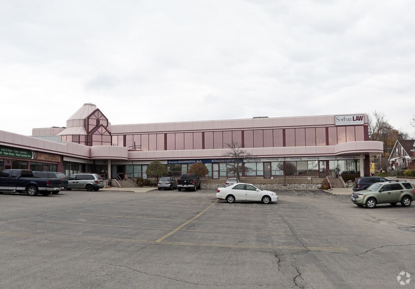 300 Victoria St N, Kitchener, ON for lease - Building Photo - Image 3 of 7